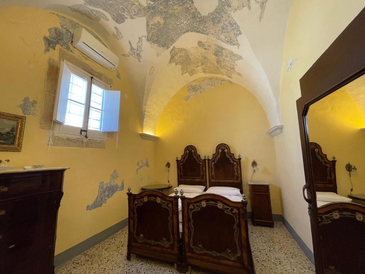 Bed and Breakfast Palazzo De Carlo E Il Parco Dei 7 Pozzi à Lecce Extérieur photo