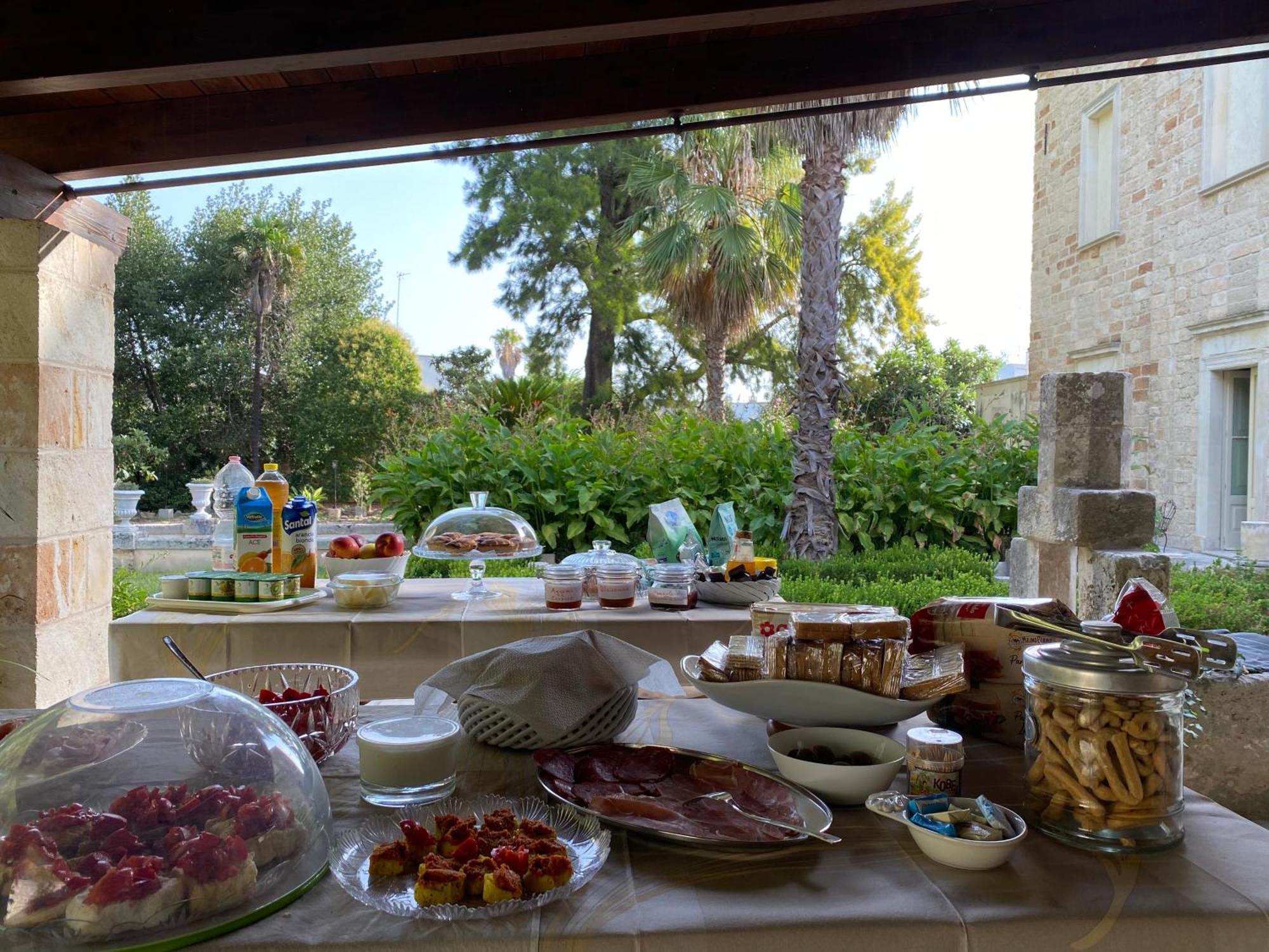 Bed and Breakfast Palazzo De Carlo E Il Parco Dei 7 Pozzi à Lecce Extérieur photo